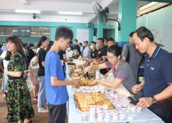 Êmm Hotel Saigon phục vụ ‘Bữa ăn hạnh phúc’ cho gần 200 em nhỏ có hoàn cảnh đặc biệt