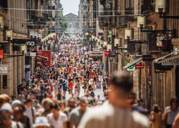 Làn sóng phản đối ‘over-tourism’ và bài học du lịch bền vững cho Việt Nam